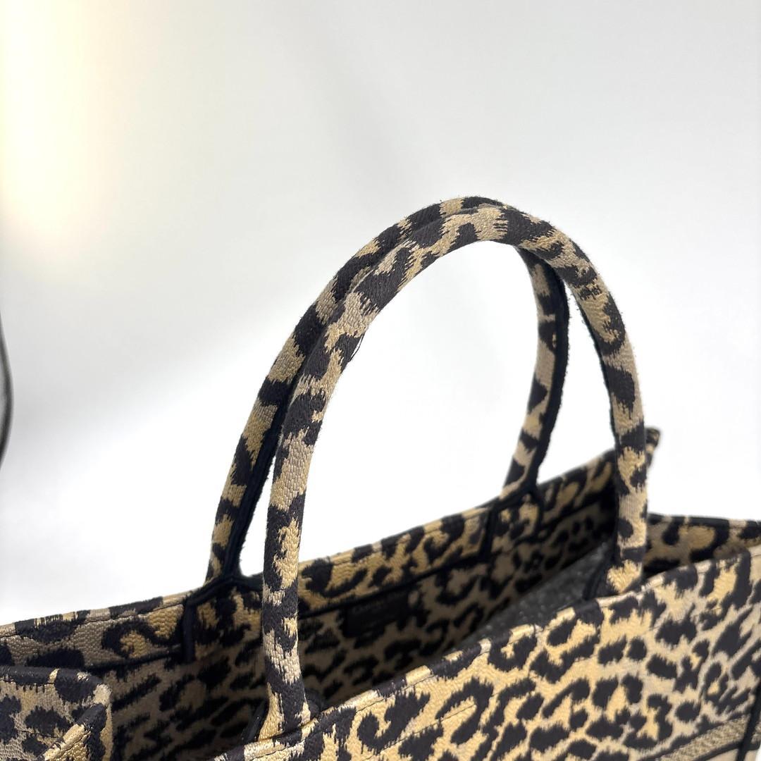 Dior Book Tote Large Leopard — view 6