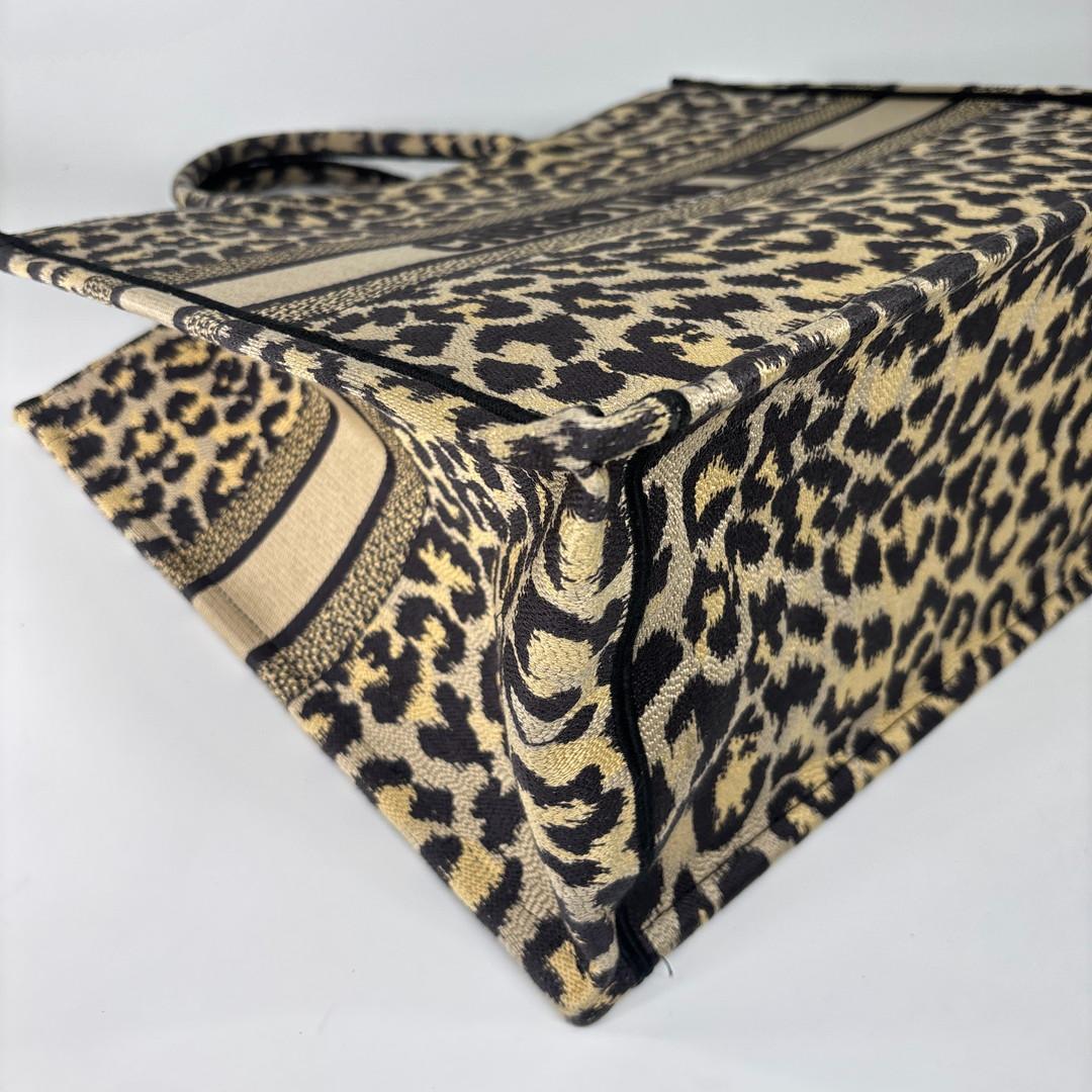 Dior Book Tote Large Leopard — view 7