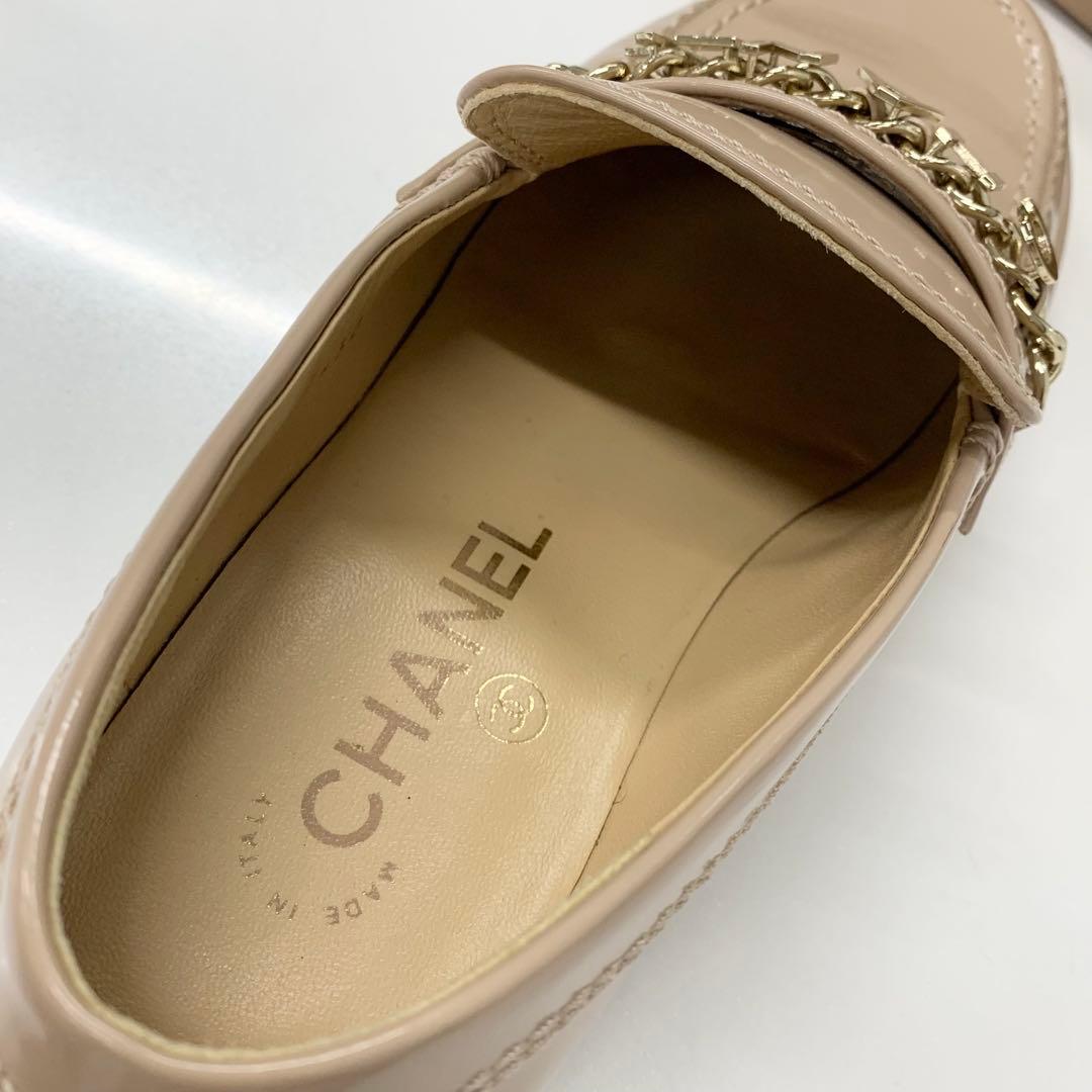 Chanel Logo CC Chain Leather Loafers Beige — view 7