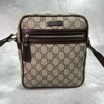 Gucci GG Shoulder Bag Navy Beige Logo Leather — view 2