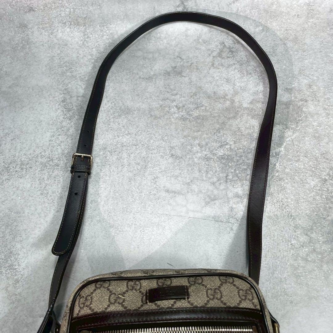 Gucci GG Shoulder Bag Navy Beige Logo Leather — view 4