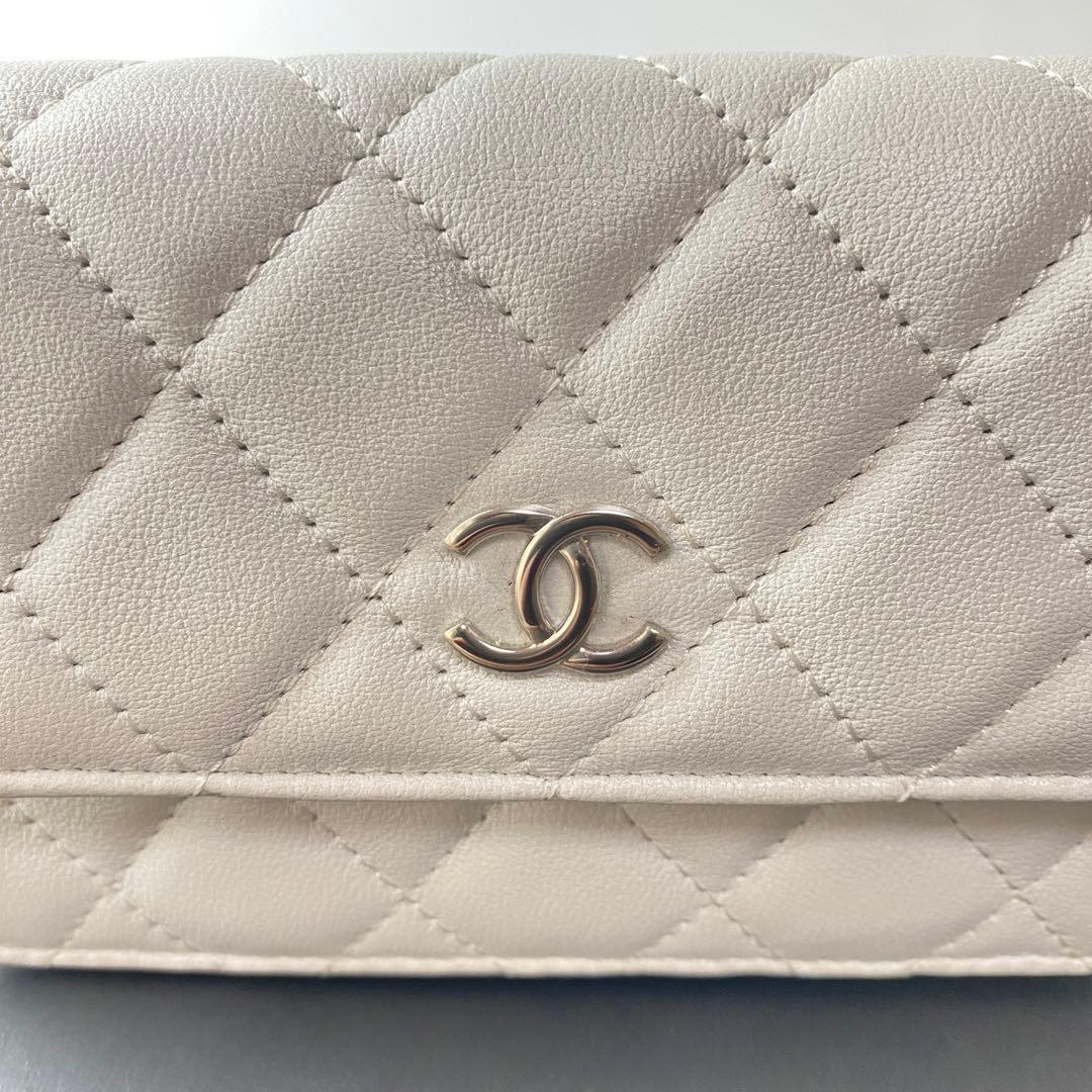 Unused Chanel Matelasse Pearl Chain Wallet