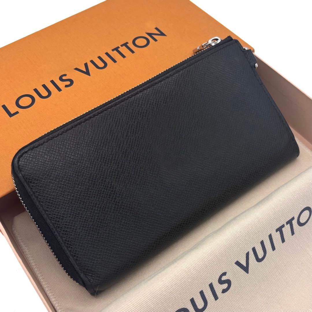 Louis Vuitton Taiga Zippy Dragonne L-shaped Zipper Wallet Clutch — view 2