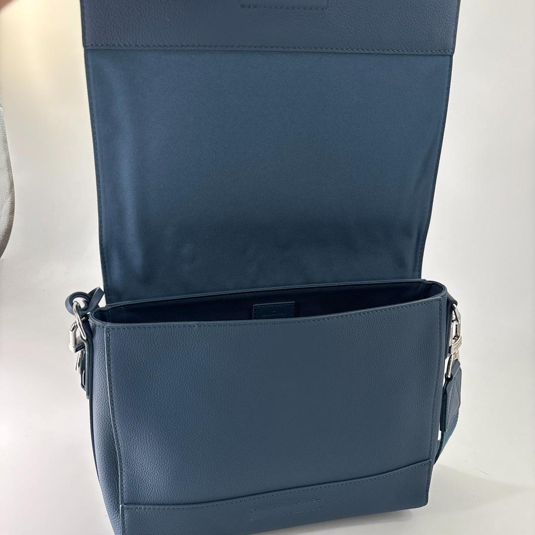 Louis Vuitton IC LV Aerogram Messenger Bag — view 7