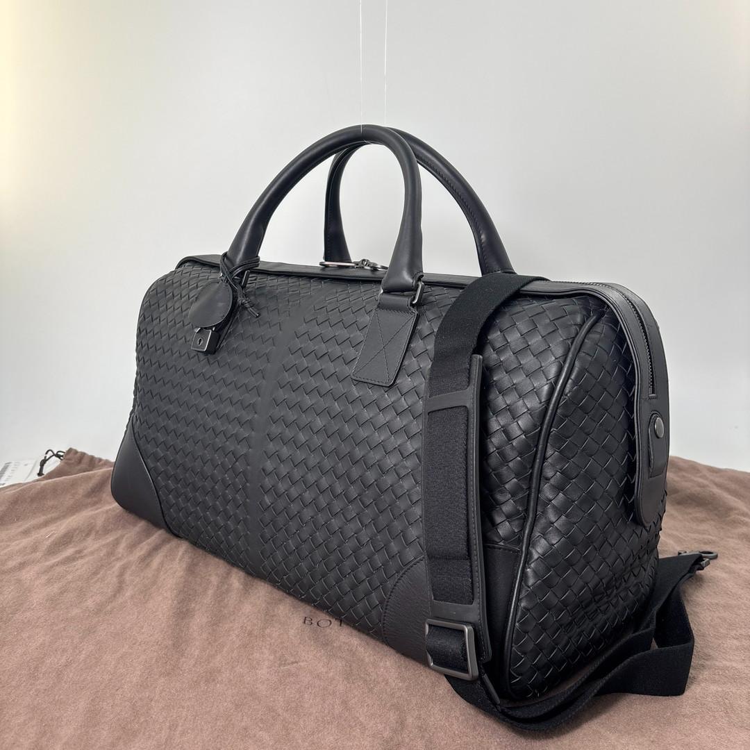 Bottega Veneta Intrecciato Boston Bag Black — view 2