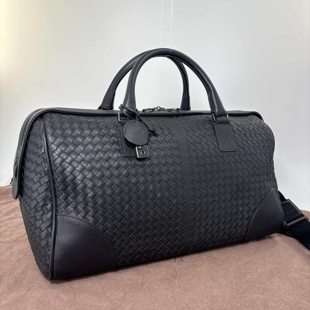 Bottega Veneta Intrecciato Boston Bag Black — view 3