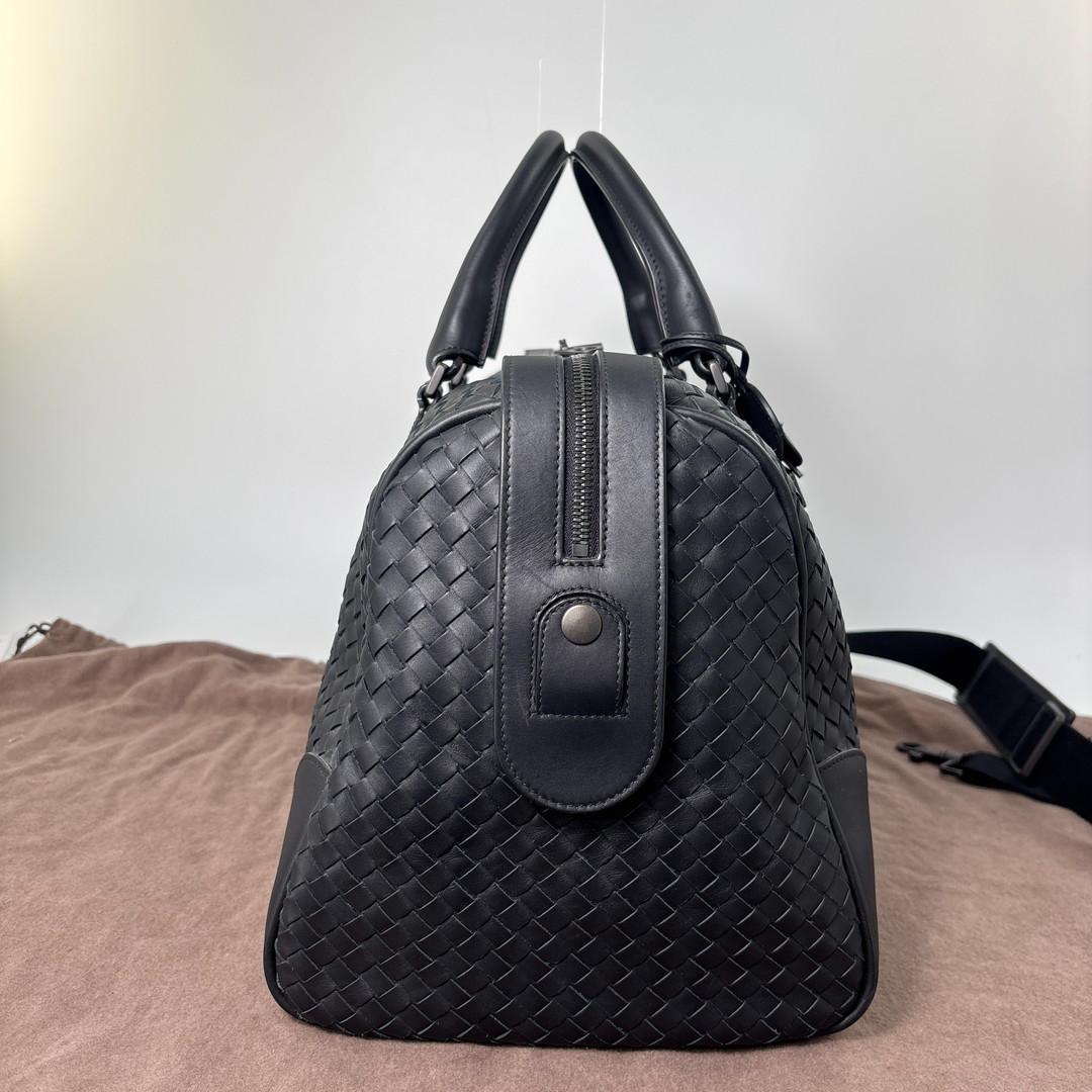 Bottega Veneta Intrecciato Boston Bag Black — view 4