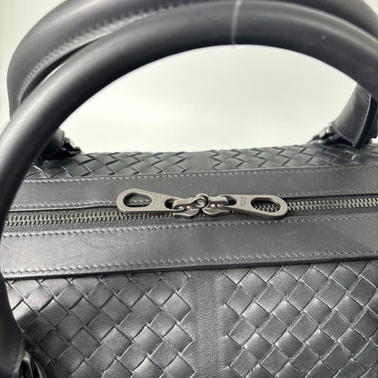 Bottega Veneta Intrecciato Boston Bag Black — view 7