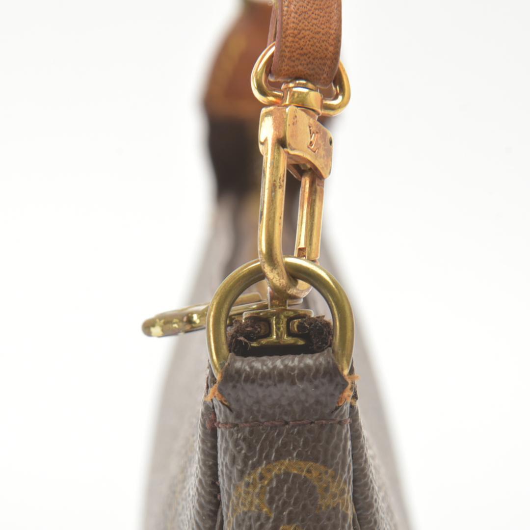 Louis Vuitton Pochette Pouch Leather