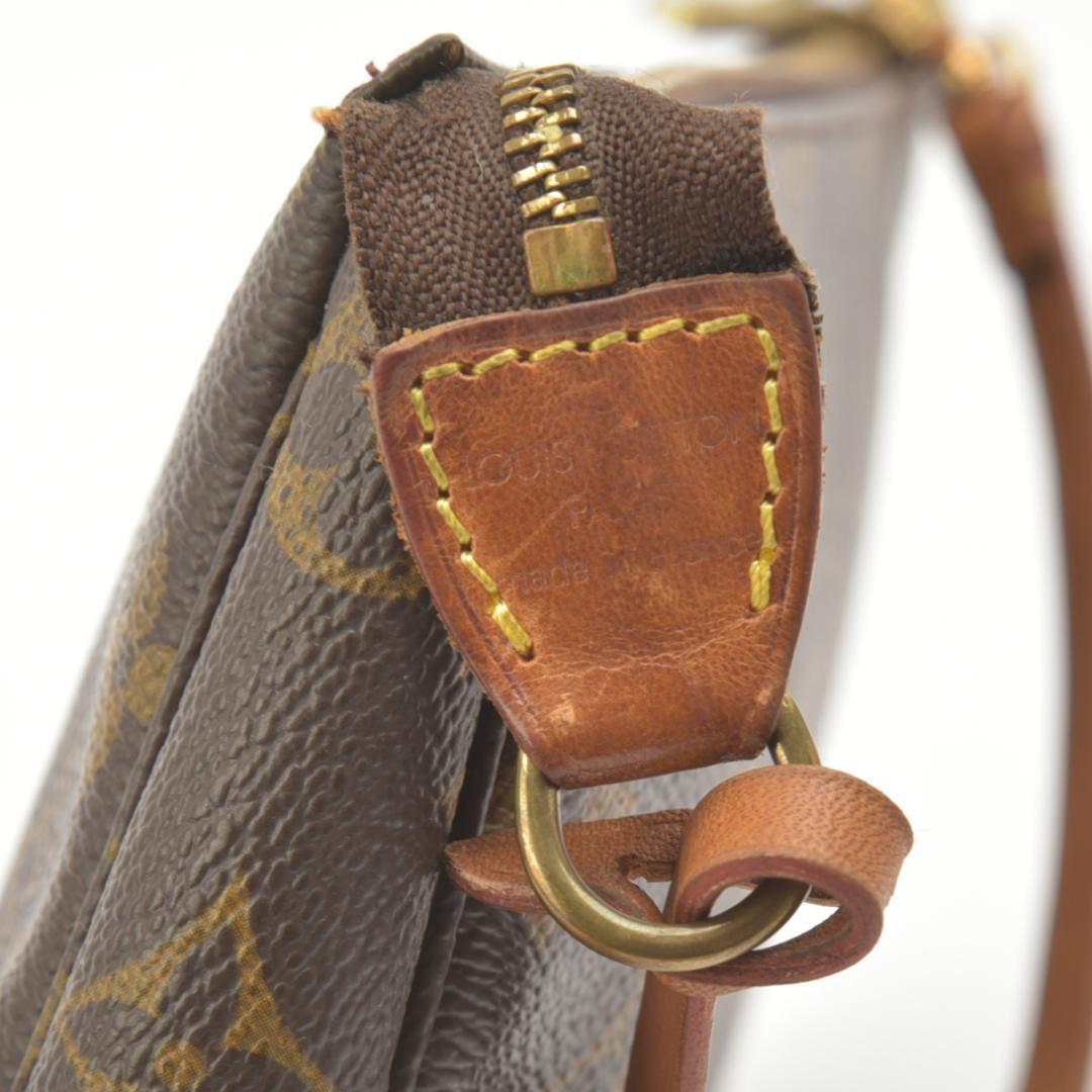Louis Vuitton Pochette Pouch Leather