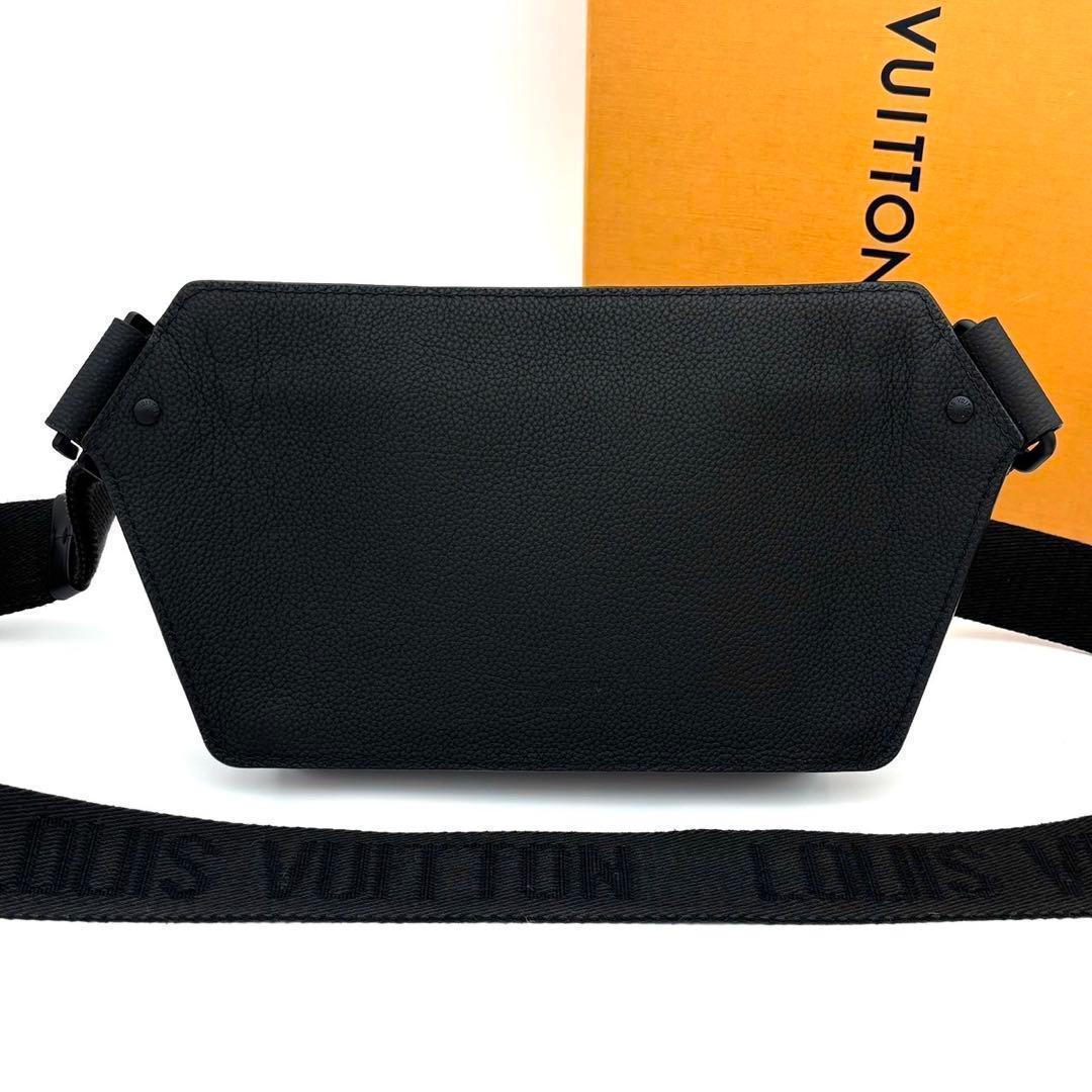 Louis Vuitton Aerogram Takeoff Sling Bag Noir — view 2