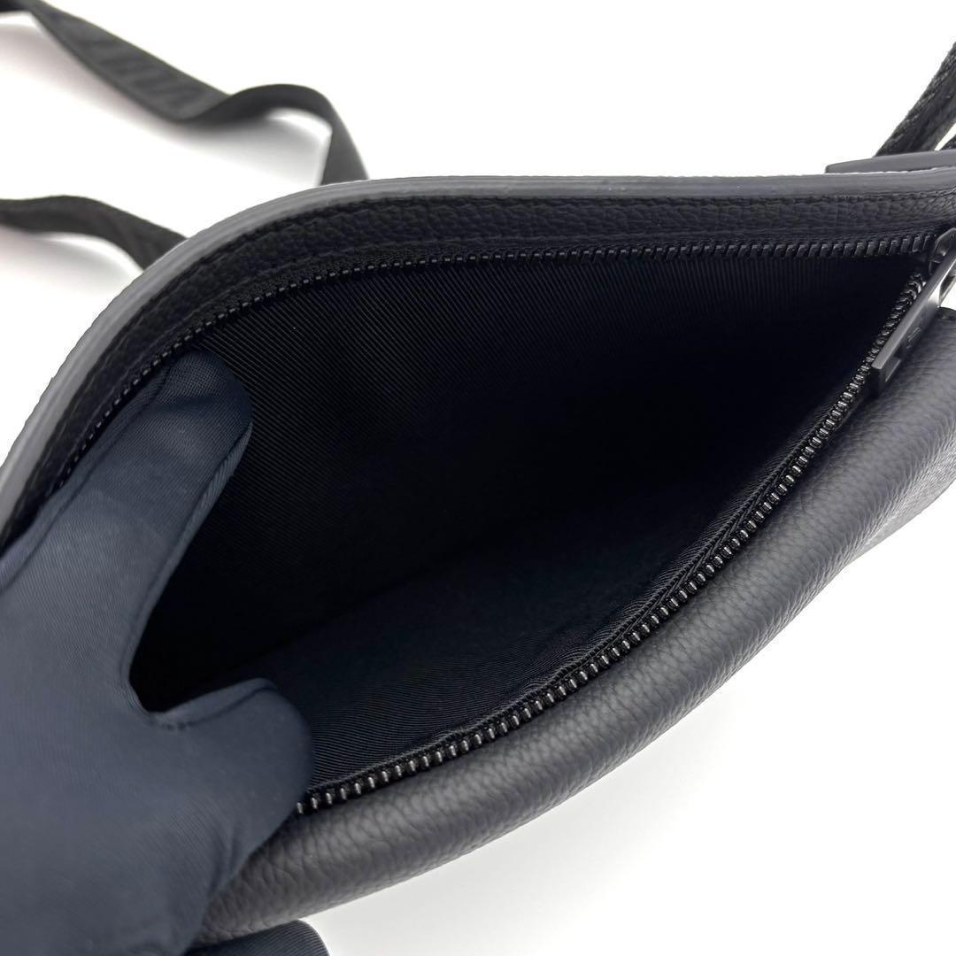 Louis Vuitton Aerogram Takeoff Sling Bag Noir — view 5