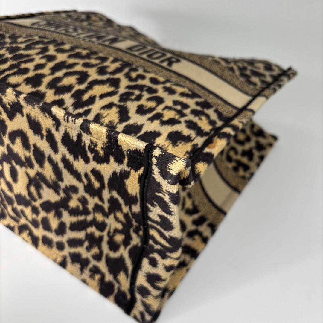 Dior Book Tote Large Leopard — view 8