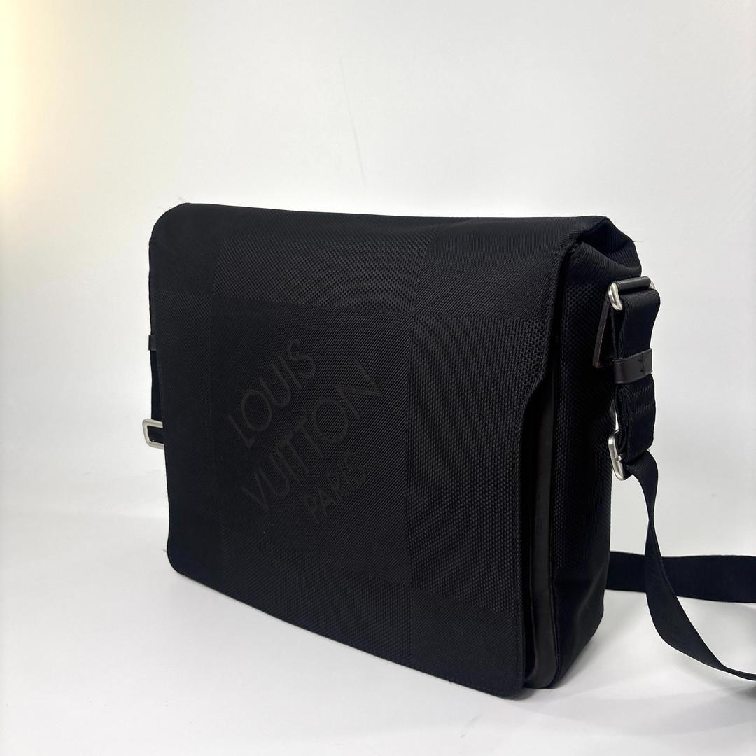 Louis Vuitton Damier Geant Messager Shoulder Bag Noir — view 2