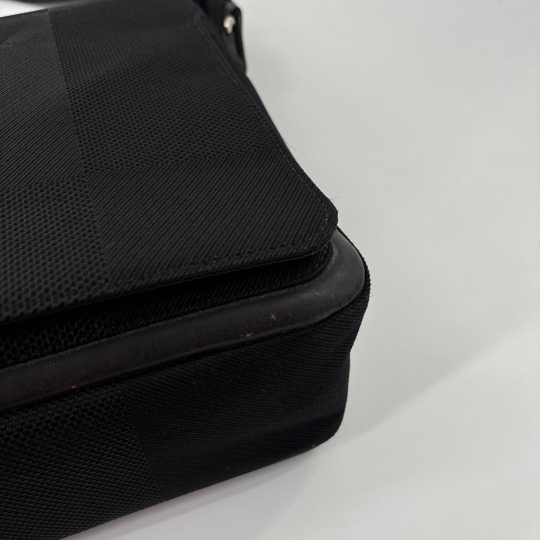 Louis Vuitton Damier Geant Messager Shoulder Bag Noir — view 7