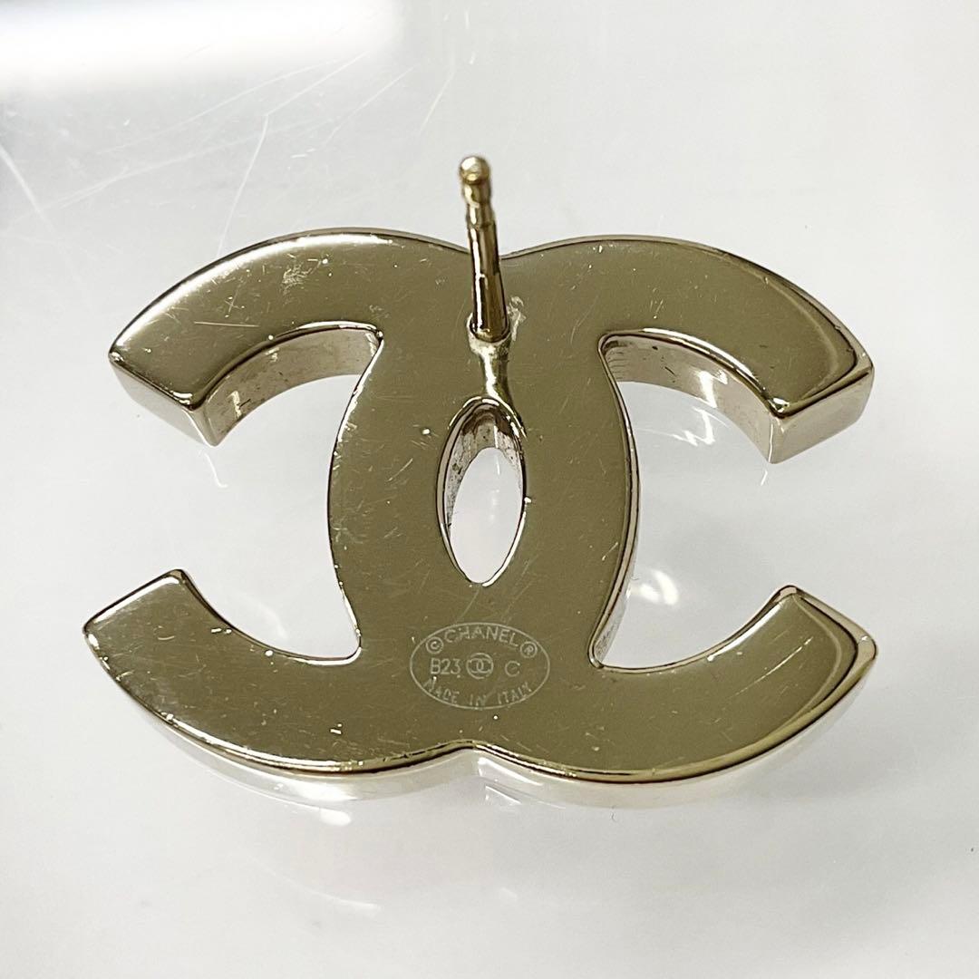 Chanel Earrings CC Logo Gold — view 5
