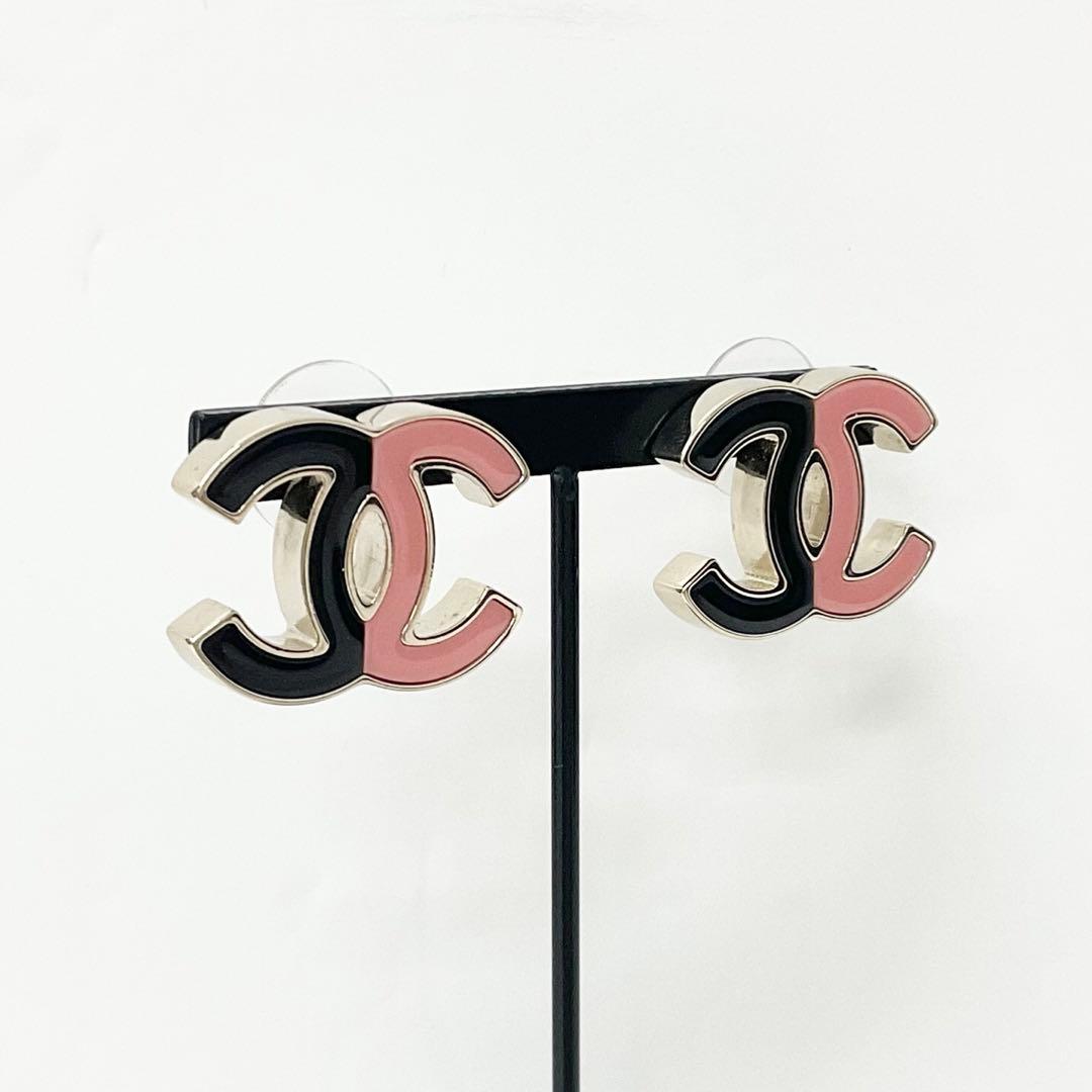 Chanel Earrings CC Logo Gold — view 7