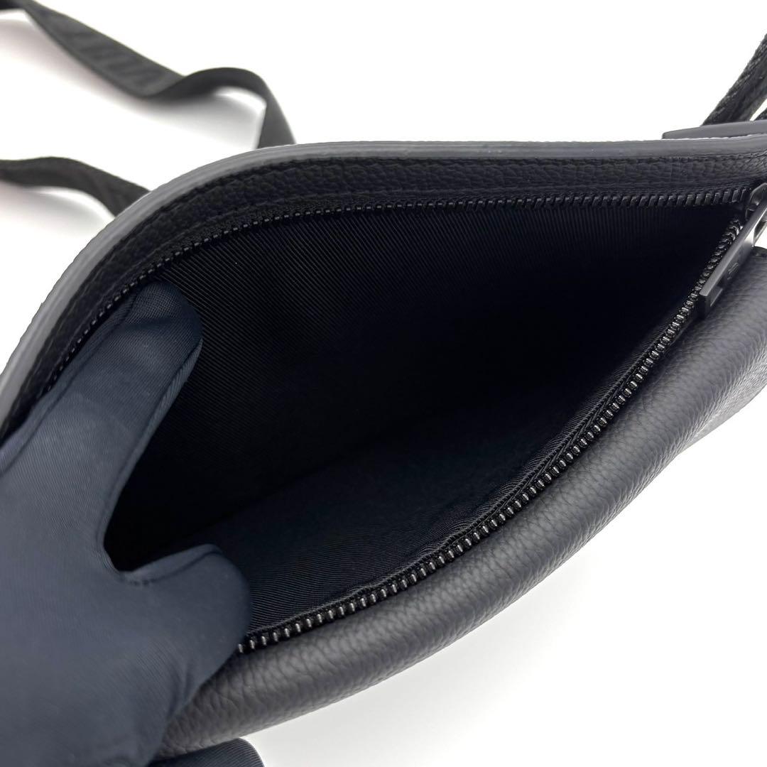 Louis Vuitton Aerogram Takeoff Sling Bag Noir — view 5
