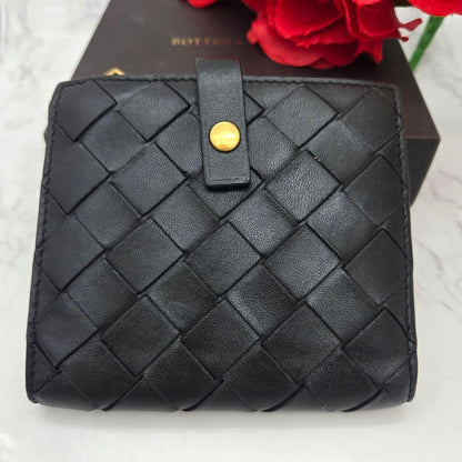 Bottega Veneta Maxi Intrecciato Fold Wallet Black
