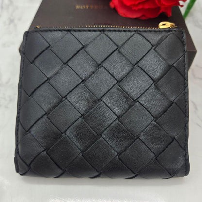 Bottega Veneta Maxi Intrecciato Fold Wallet Black — view 2