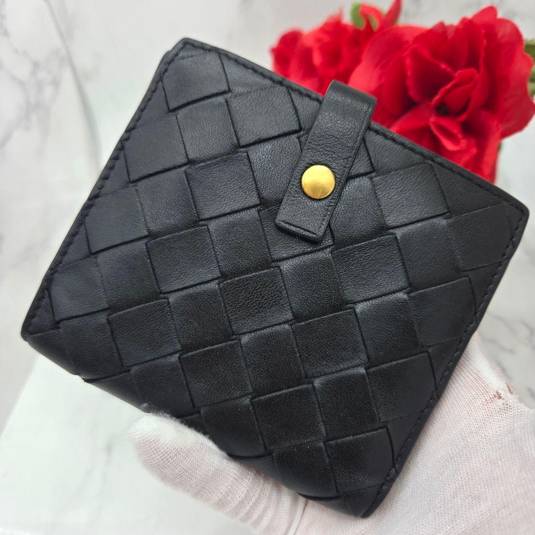 Bottega Veneta Maxi Intrecciato Fold Wallet Black — view 3