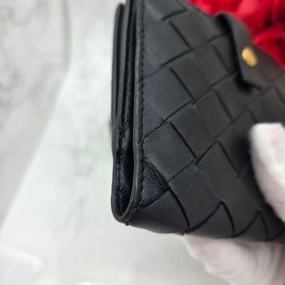 Bottega Veneta Maxi Intrecciato Fold Wallet Black — view 5