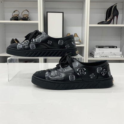 Chanel CC Logo Camellia Leather Fabric Sneakers Black — view 3