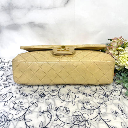 Chanel Vintage Turnlock Quilted Beige Shoulder — view 8