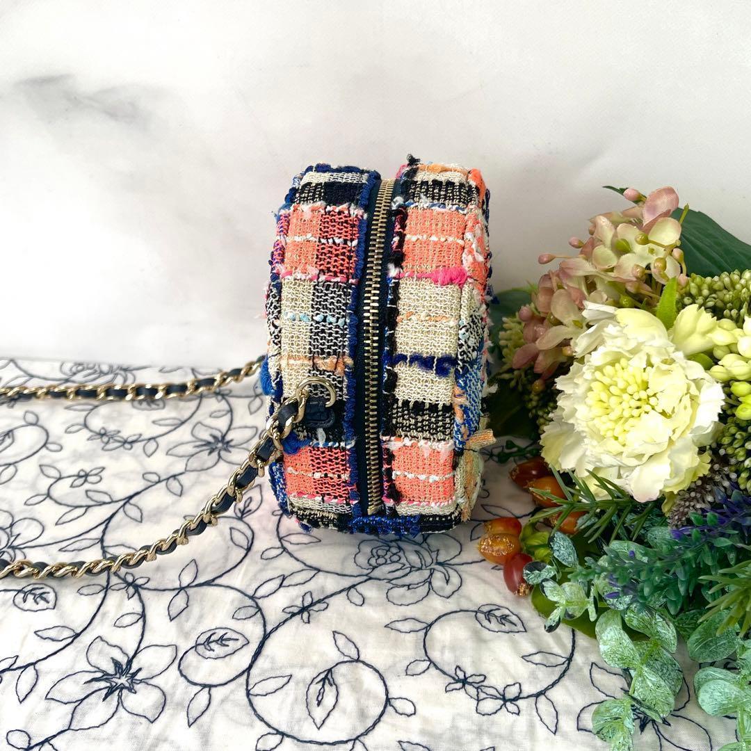 Chanel Round Mini Classic Chain Shoulder — view 4
