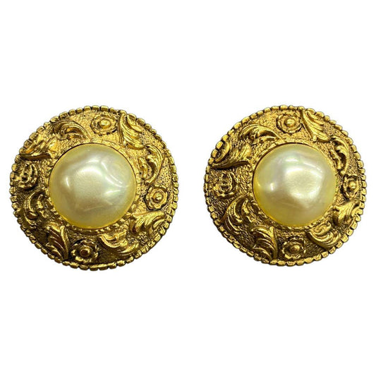 Chanel Gold Pearl Round Earrings I_141
