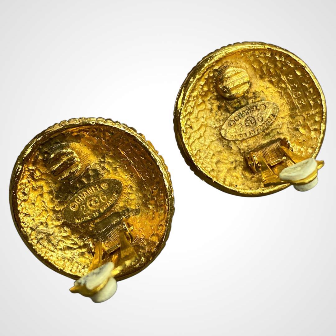 Chanel Gold Pearl Round Earrings I_141