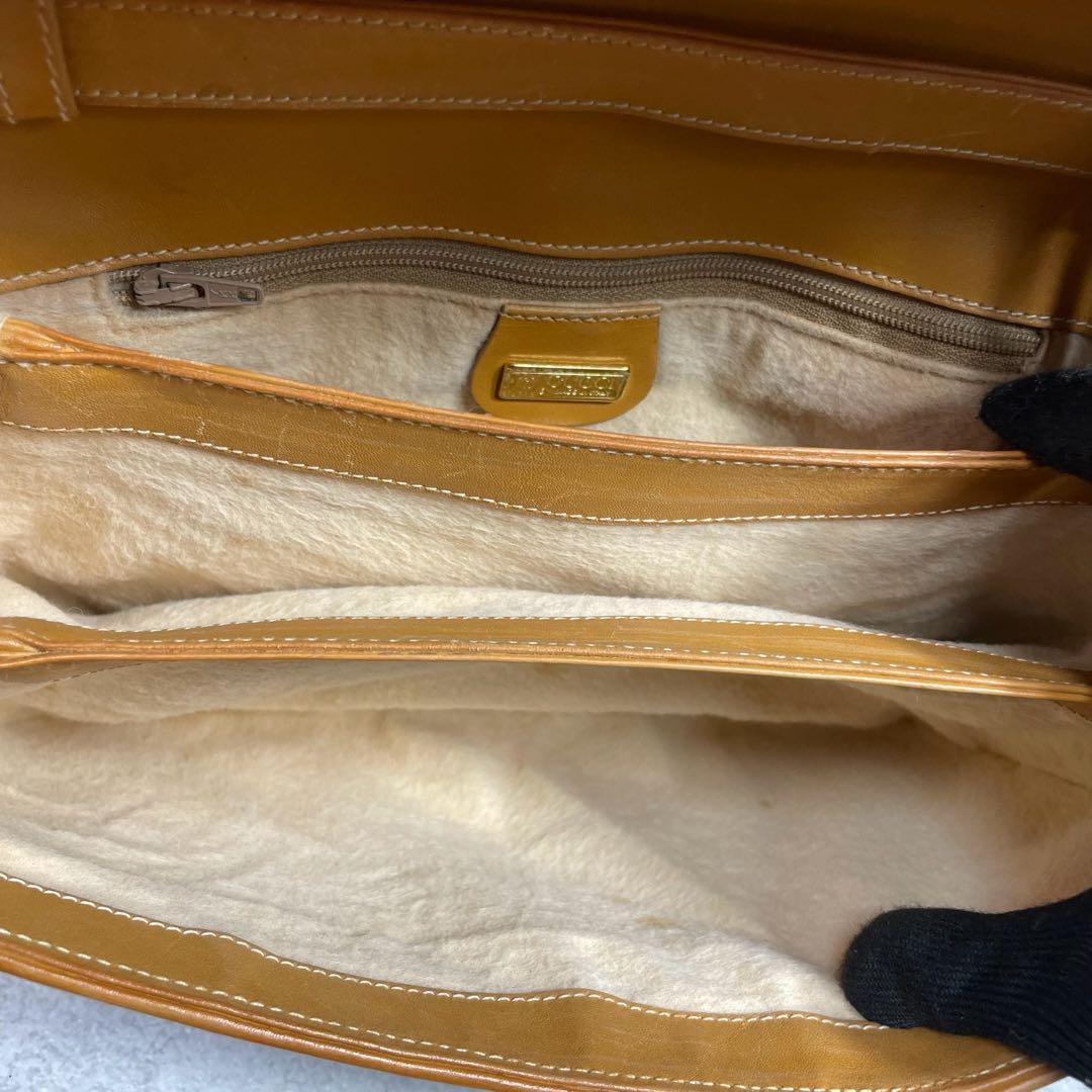 Gucci GG Shoulder Bag Brown Beige Leather Logo — view 5