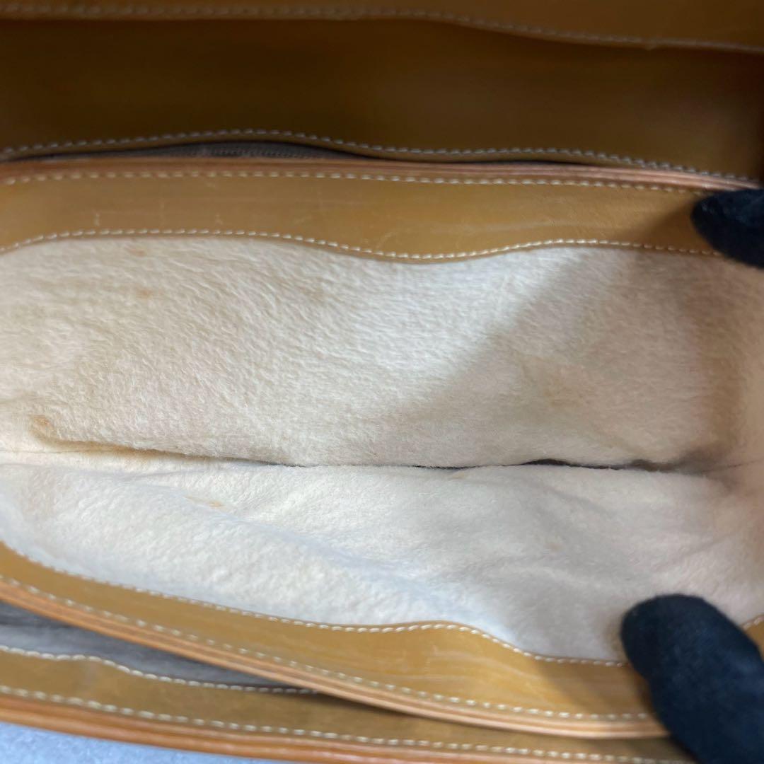 Gucci GG Shoulder Bag Brown Beige Leather Logo — view 6