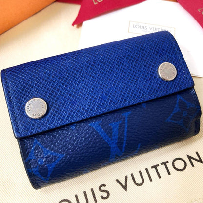Louis Vuitton Discovery Taiga Llama Compact Trifold Wallet