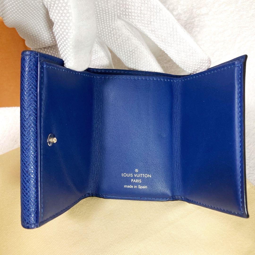 Louis Vuitton Discovery Taiga Llama Compact Trifold Wallet