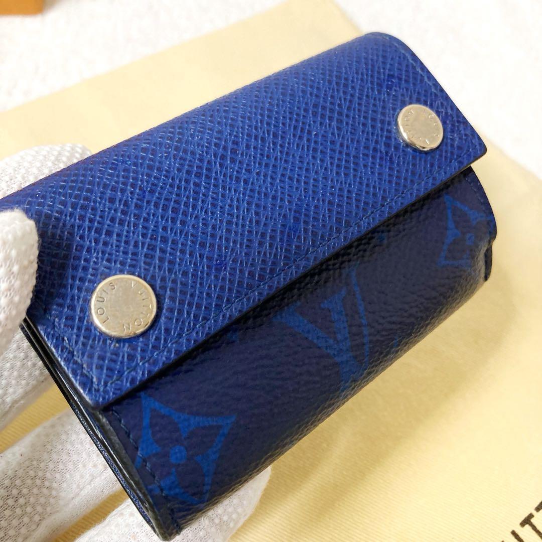 Louis Vuitton Discovery Taiga Llama Compact Trifold Wallet