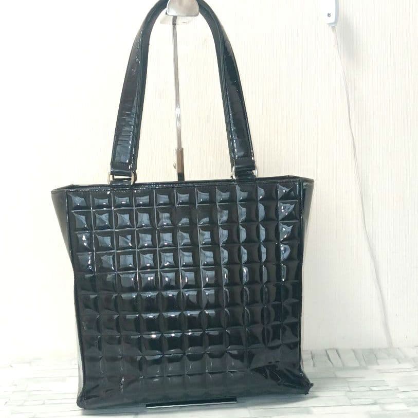 Chanel Choco Bar Tote Enamel CC Logo Black — view 2