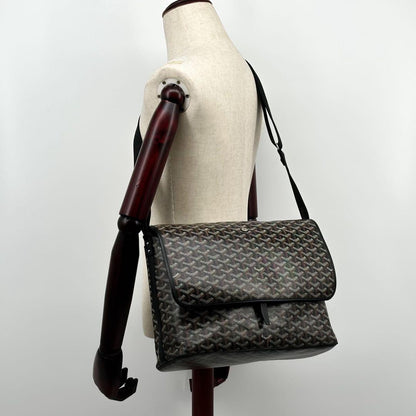 Goyard Capetien MM Messenger Monogram Shoulder Bag — view 4