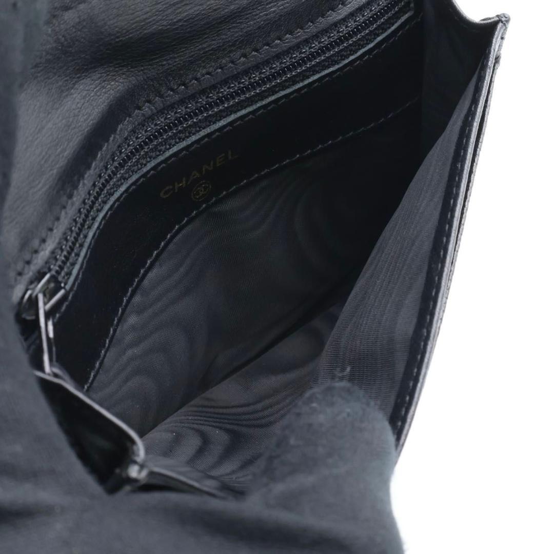Chanel Jumbo CC Logo Bifold Wallet Caviar Leather Black — view 3