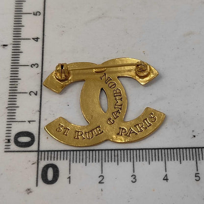Chanel Brooch Gold CC Logo Vintage — view 5