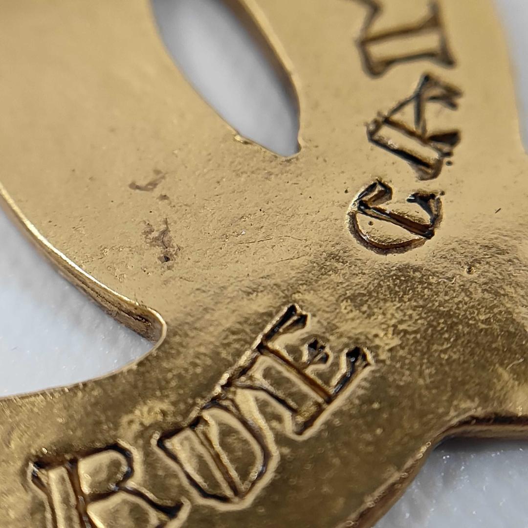 Chanel Brooch Gold CC Logo Vintage — view 6
