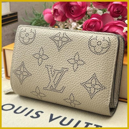 Louis Vuitton Portefeuille Clair Mahina Bifold Wallet
