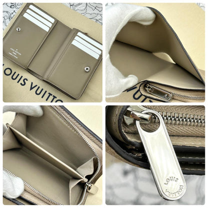 Louis Vuitton Portefeuille Clair Mahina Bifold Wallet — view 6