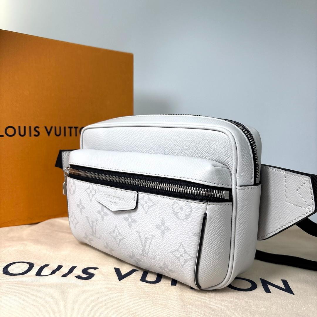 Louis Vuitton Taigarama Bum Bag Antarctica — view 2