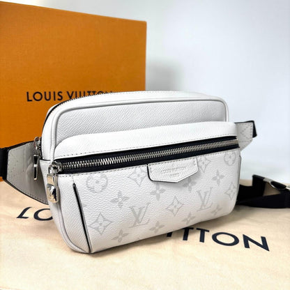 Louis Vuitton Taigarama Bum Bag Antarctica — view 3
