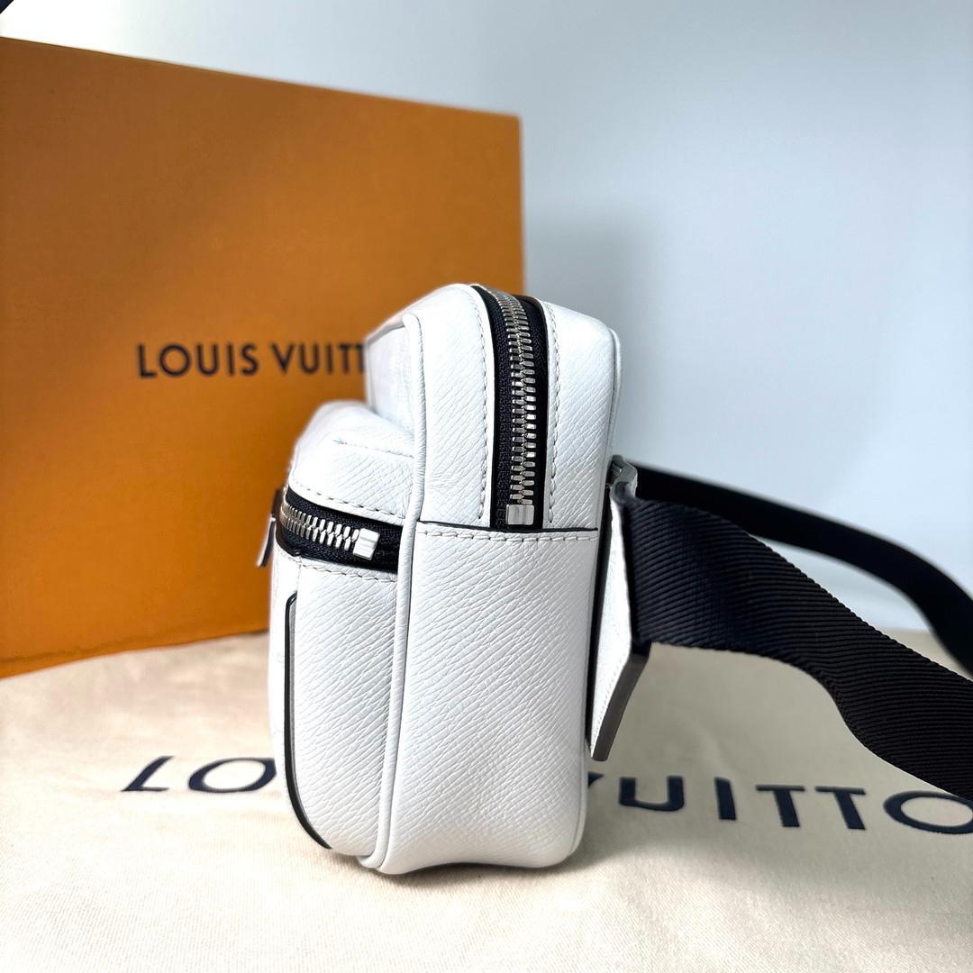 Louis Vuitton Taigarama Bum Bag Antarctica — view 4