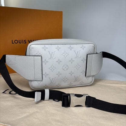 Louis Vuitton Taigarama Bum Bag Antarctica — view 5