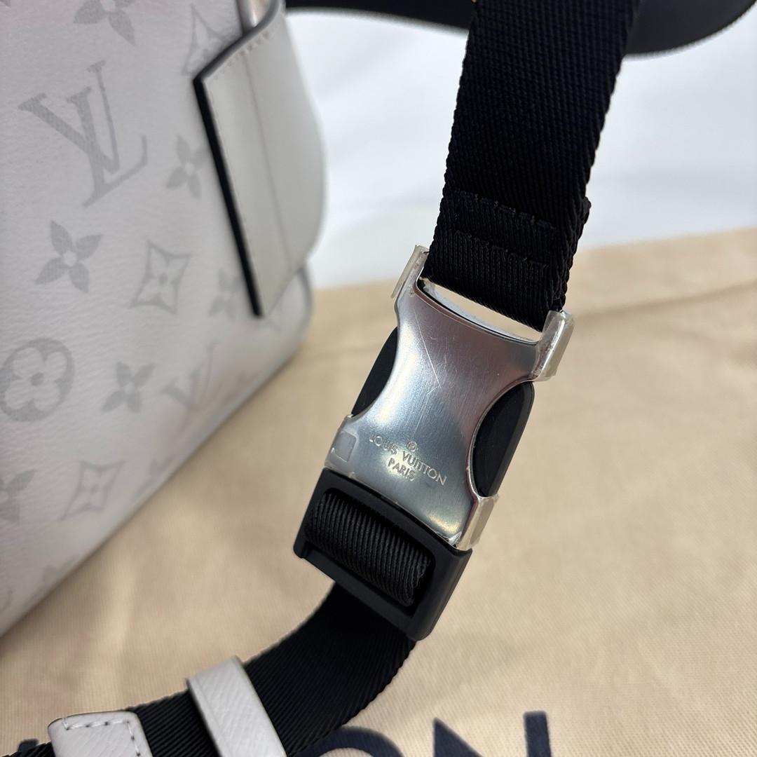 Louis Vuitton Taigarama Bum Bag Antarctica — view 6