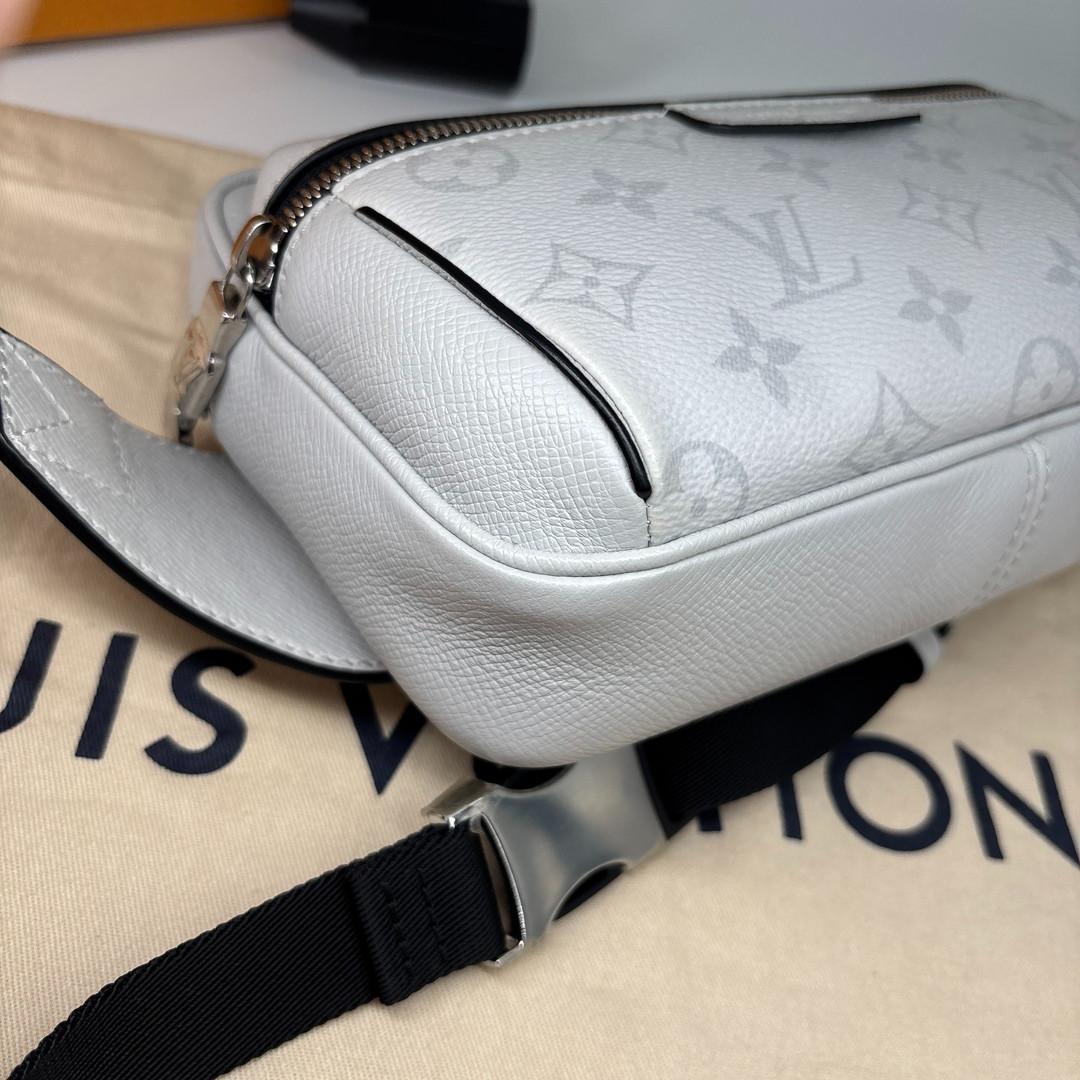 Louis Vuitton Taigarama Bum Bag Antarctica — view 7
