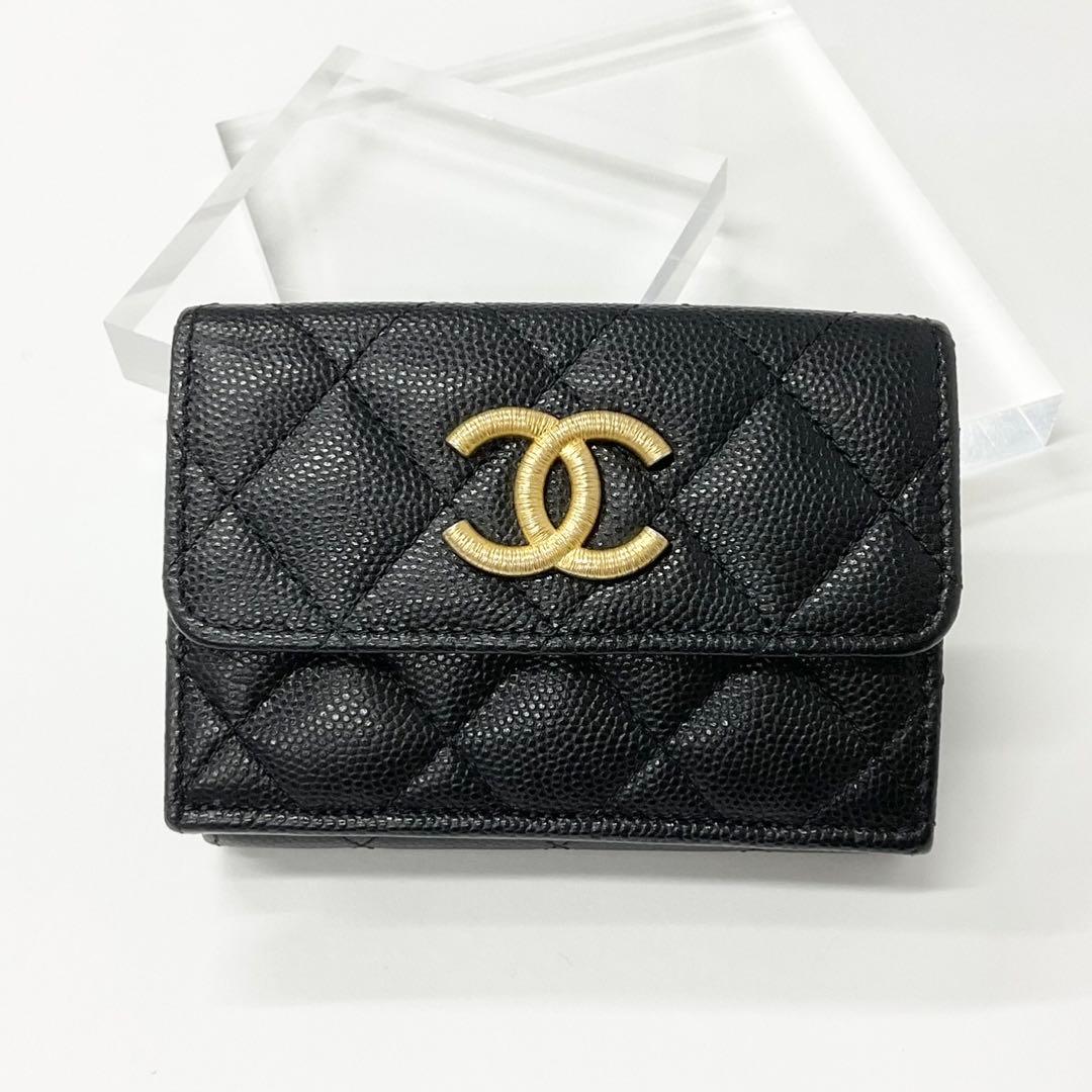 Chanel Caviar Leather CC Logo Small Wallet Foldable — view 2